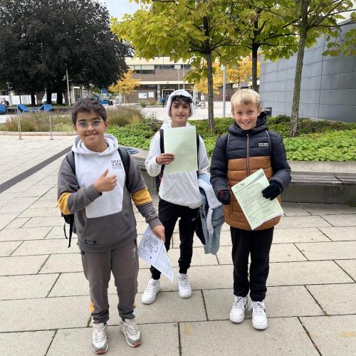 Junge Uni 4b
