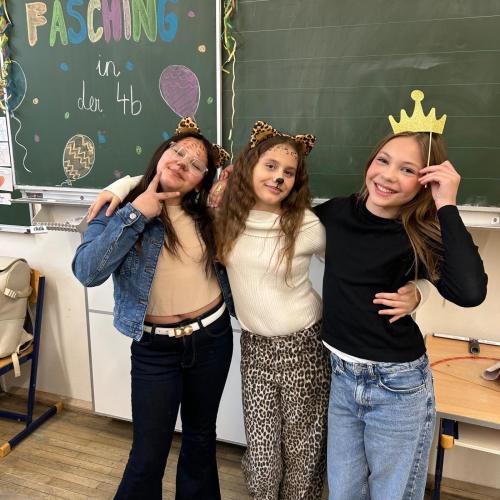 4b feiert Fasching