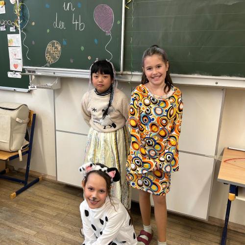 4b feiert Fasching