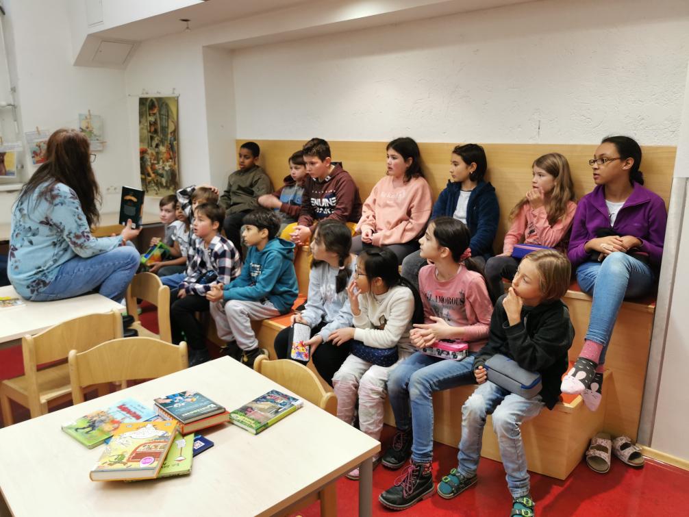 Bibliotheksstunde mit der 4a